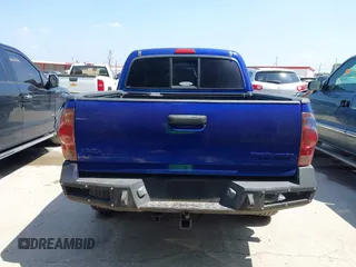 2005 Toyota Tacoma PreRunner z VIN 3TMJU62N75M001803, wystawiony jako IAAI lot #42329450 z przebiegiem 138 188 mil mil oraz . Historia ofert i sprzedaży dostępna na DreamBid. Obrazek 16.