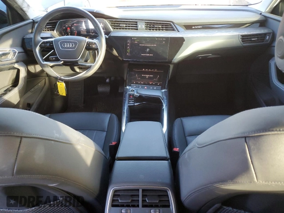 2024 Audi Q8 e-tron Premium z VIN WA14AAGE5RB042214, wystawiony jako Copart lot #81625384 z przebiegiem 20 296 mil mil oraz Szkoda całkowita • Salvage title. Historia ofert i sprzedaży dostępna na DreamBid. Obrazek 8.