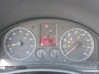 2009 Volkswagen Rabbit S z VIN WVWBB71KX9W026532, wystawiony jako IAAI lot #42396191 z przebiegiem 161 660 mil mil oraz . Historia ofert i sprzedaży dostępna na DreamBid. Obrazek 7.