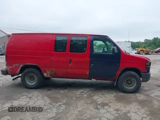2012 Ford Econoline Cargo Recreational z VIN 1FTNE2EW8CDB27172, wystawiony jako IAAI lot #42531763 z przebiegiem 238 433 mil mil oraz . Historia ofert i sprzedaży dostępna na DreamBid. Obrazek 13.