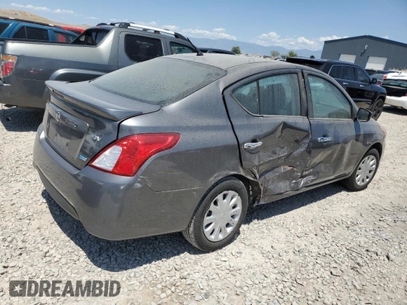 2016 Nissan Versa SV z VIN 3N1CN7AP1GL871542, wystawiony jako Copart lot #59985745 z przebiegiem 70 484 mil mil oraz Czysty tytuł • Clean title. Historia ofert i sprzedaży dostępna na DreamBid. Obrazek 3.