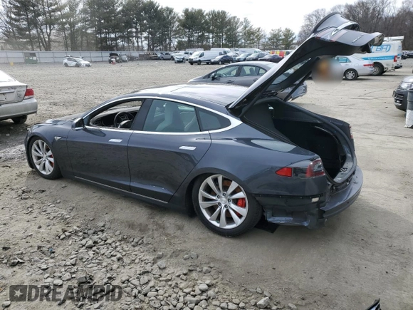 2015 Tesla Model S 85D with VIN 5YJSA1H4XFF096717, listed as a Copart auction lot 84732464 with Not Provided miles and Salvage Title. Bid and sale history available at carsss.com. Image 2.