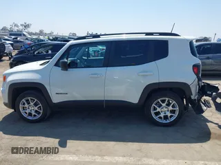 2022 Jeep Renegade Latitude with VIN ZACNJDB14NPN69500, listed as a IAAI auction lot 42478288 with 30,747 mi miles and . Bid and sale history available at DreamBid. Image 15.