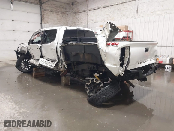 2021 Toyota Tacoma 4WD SR5 with VIN 3TMDZ5BN2MM113108, listed as a IAAI auction lot 41665105 with 1 mi miles. Bid and sale history available at carsss.com. Image 3.