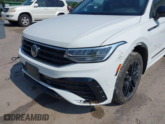 2022 Volkswagen Tiguan SE R-Line Black with VIN 3VV8B7AX0NM007523, listed as a IAAI auction lot 42457688 with 39,084 mi miles and . Bid and sale history available at DreamBid. Image 6.