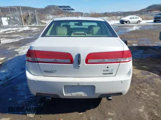 2011 Lincoln MKZ Hybrid with VIN 3LNDL2L31BR752945, listed as a IAAI auction lot 41439120 with 178,578 mi miles. Bid and sale history available at carsss.com. Image 16.