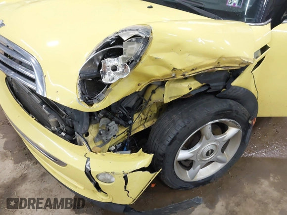 2005 MINI Hardtop with VIN WMWRC33595TJ70125, listed as a IAAI auction lot 42039711 with 178,091 mi miles and . Bid and sale history available at DreamBid. Image 6.