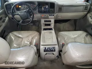 2002 GMC Yukon XL SLT with VIN 1GKFK16Z82J192267, listed as a Copart auction lot 41582955 with 302,076 mi miles and Salvage Title. Bid and sale history available at carsss.com. Image 8.