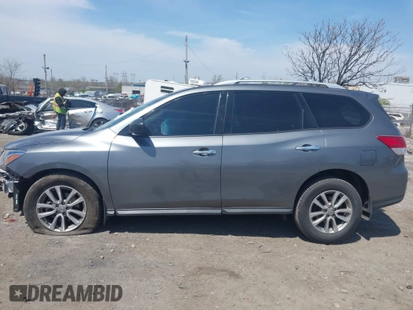 2016 Nissan Pathfinder Platinum with VIN 5N1AR2MM0GC645674, listed as a IAAI auction lot 42070490 with Not Provided miles. Bid and sale history available at carsss.com. Image 13.