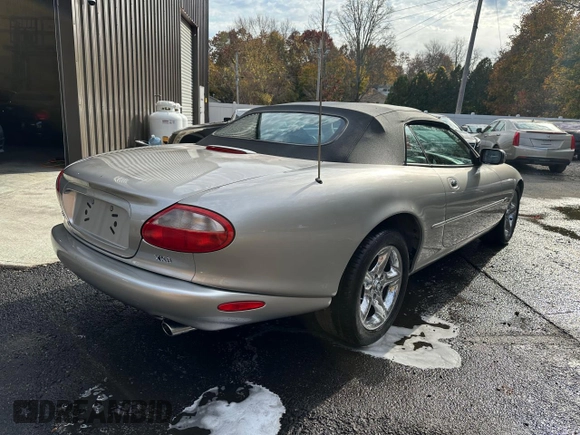 1999 Jaguar XK z VIN SAJGX2048XC041933, wystawiony jako Copart lot #44338125 z przebiegiem 67 133 mil mil oraz Tytuł czysty. Historia ofert i sprzedaży dostępna na DreamBid. Obrazek 4.