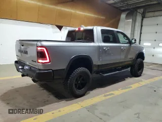 2022 Ram 1500 Rebel z VIN 1C6SRFLT1NN258780, wystawiony jako Copart lot #53040405 z przebiegiem 27 307 mil mil oraz Szkoda całkowita • Salvage title. Historia ofert i sprzedaży dostępna na DreamBid. Obrazek 3.