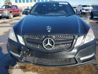 2013 Mercedes-Benz E 550 Sport z VIN WDDHF9BB7DA722074, wystawiony jako Copart lot #83458924 z przebiegiem 159 755 mil mil oraz Szkoda całkowita • Salvage title. Historia ofert i sprzedaży dostępna na DreamBid. Obrazek 5.