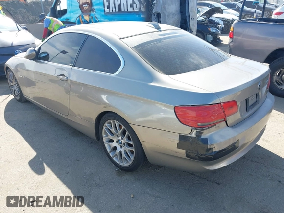 2008 BMW 3 Series 328i with VIN WBAWB33558P133091, listed as a IAAI auction lot 41648405 with 210,525 mi miles. Bid and sale history available at carsss.com. Image 3.