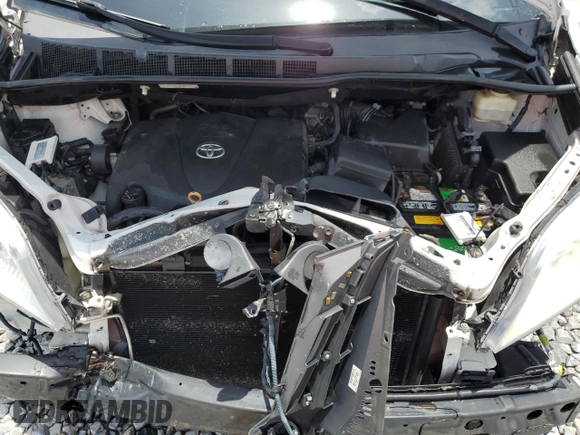 2018 Toyota Sienna XLE Auto Access Seat z VIN 5TDYZ3DC8JS917863, wystawiony jako Copart lot #61825655 z przebiegiem 249 491 mil mil oraz Szkoda całkowita • Salvage title. Historia ofert i sprzedaży dostępna na DreamBid. Obrazek 12.