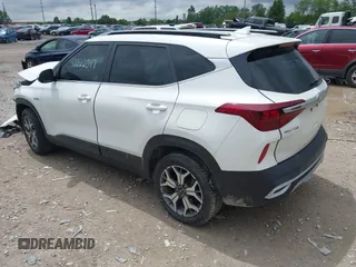 2022 Kia Seltos EX z VIN KNDERCAA0N7238739, wystawiony jako IAAI lot #42222017 z przebiegiem 72 565 mil mil oraz . Historia ofert i sprzedaży dostępna na DreamBid. Obrazek 3.