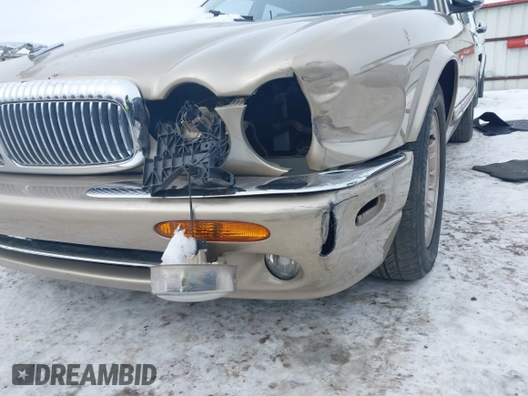 2000 Jaguar XJ Vanden Plas with VIN SAJDA24C7YLF13906, listed as a IAAI auction lot 41559262 with 122,586 mi miles and . Bid and sale history available at DreamBid. Image 6.