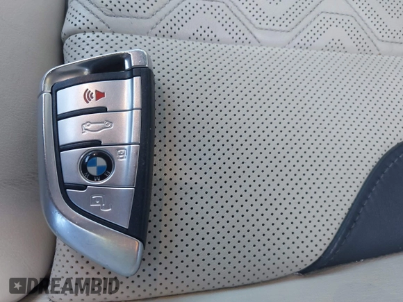 2020 BMW M8 z VIN WBSAE0C06LCD53214, wystawiony jako IAAI lot #38301455 z przebiegiem 20 410 mil mil oraz . Historia ofert i sprzedaży dostępna na DreamBid. Obrazek 11.