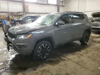 2020 Jeep Compass Sport with VIN 3C4NJDAB6LT106891, listed as a Copart auction lot 43135055 with 31,907 mi miles and Salvage Title. Bid and sale history available at carsss.com. Image 1.