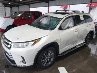 2018 Toyota Highlander SE with VIN 5TDKZRFH9JS536377, listed as a IAAI auction lot 42189368 with 71,979 mi miles and . Bid and sale history available at DreamBid. Image 6.