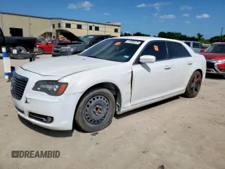 2013 Chrysler 300 S z VIN 2C3CCABG3DH515052, wystawiony jako Copart lot #61006875 z przebiegiem Nie podano mil oraz Szkoda całkowita • Salvage title. Historia ofert i sprzedaży dostępna na DreamBid. Obrazek 1.