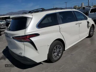 2021 Toyota Sienna XLE with VIN 5TDYRKEC2MS027386, listed as a Copart auction lot 47800305 with 56,000 mi miles and Salvage Title. Bid and sale history available at DreamBid. Image 3.