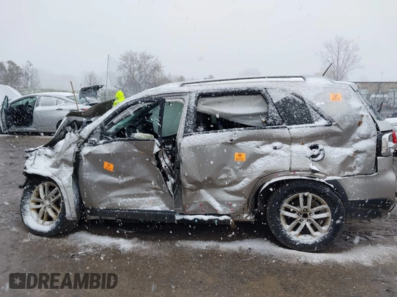 2015 Kia Sorento LX with VIN 5XYKT4A65FG595831, listed as a IAAI auction lot 42032576 with 160,000 mi miles and . Bid and sale history available at carsss.com. Image 14.