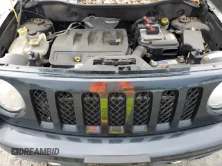 2013 Jeep Patriot Sport z VIN 1C4NJRBB7DD218182, wystawiony jako Copart lot #61376575 z przebiegiem 157 754 mil mil oraz Czysty tytuł • Clean title. Historia ofert i sprzedaży dostępna na DreamBid. Obrazek 11.