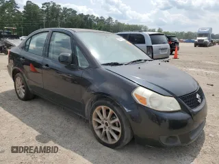2011 Suzuki SX4 LE z VIN JS2YC5A24B6301058, wystawiony jako Copart lot #59390325 z przebiegiem Nie podano mil oraz Czysty tytuł • Clean title. Historia ofert i sprzedaży dostępna na DreamBid. Obrazek 4.