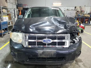2011 Ford Escape XLS z VIN 1FMCU9C77BKC43662, wystawiony jako Copart lot #51779335 z przebiegiem 104 548 mil mil oraz Szkoda całkowita • Salvage title. Historia ofert i sprzedaży dostępna na DreamBid. Obrazek 5.