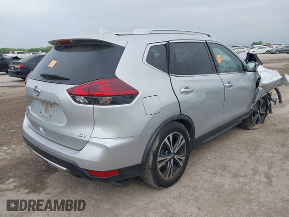 2020 Nissan Rogue SV z VIN JN8AT2MT2LW017772, wystawiony jako IAAI lot #42035440 z przebiegiem 47 503 mil mil oraz . Historia ofert i sprzedaży dostępna na DreamBid. Obrazek 4.