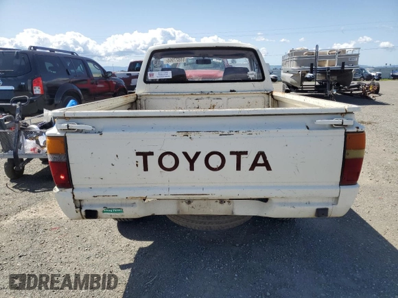 1985 Toyota Pickup z VIN JT4RN50R4F0068265, wystawiony jako Copart lot #51827965 z przebiegiem 348 047 mil mil oraz Szkoda całkowita • Salvage title. Historia ofert i sprzedaży dostępna na DreamBid. Obrazek 6.