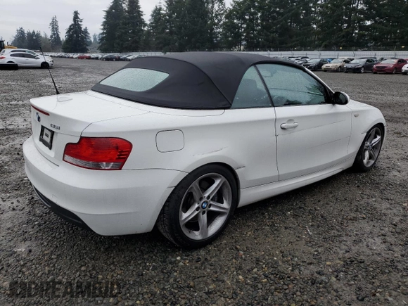 2008 BMW 1 Series 135i z VIN WBAUN935X8VK39744, wystawiony jako Copart lot #87072544 z przebiegiem 40 581 mil mil oraz Szkoda całkowita • Salvage title. Historia ofert i sprzedaży dostępna na DreamBid. Obrazek 3.