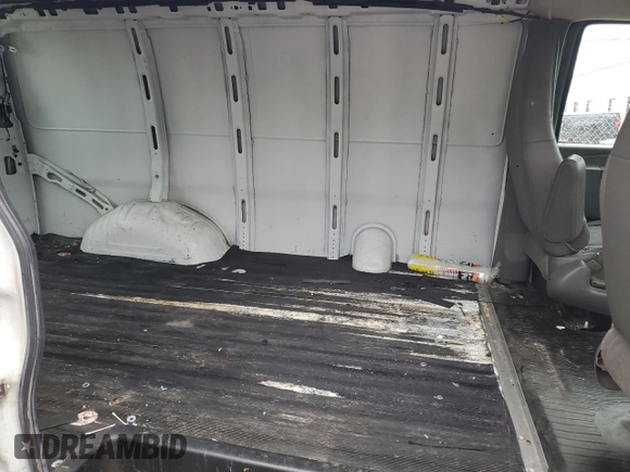 2018 Chevrolet Express Cargo z VIN 1GCWGAFG7J1906965, wystawiony jako Copart lot #56163435 z przebiegiem Nie podano mil oraz Szkoda całkowita • Salvage title. Historia ofert i sprzedaży dostępna na DreamBid. Obrazek 11.