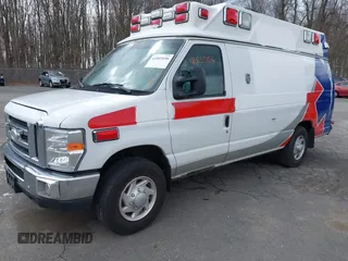 2013 Ford E-Series Commercial z VIN 1FDSS3ES7DDB35355, wystawiony jako IAAI lot #41853156 z przebiegiem 365 733 mil mil oraz . Historia ofert i sprzedaży dostępna na DreamBid. Obrazek 2.