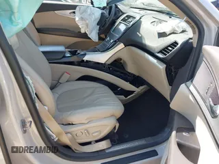 2020 Lincoln Nautilus Standard z VIN 2LMPJ8J99LBL00372, wystawiony jako IAAI lot #42071449 z przebiegiem Nie podano mil oraz . Historia ofert i sprzedaży dostępna na DreamBid. Obrazek 5.
