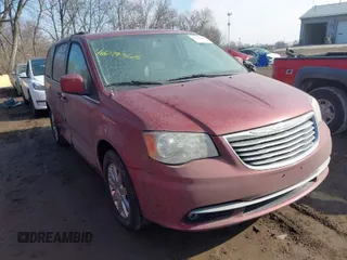 2013 Chrysler Town & Country Touring z VIN 2C4RC1BG0DR684199, wystawiony jako IAAI lot #41679365 z przebiegiem 115 607 mil mil oraz . Historia ofert i sprzedaży dostępna na DreamBid. Obrazek 1.