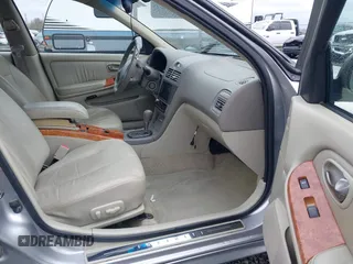 2002 Infiniti I35 Luxury with VIN JNKDA31A22T005398, listed as a IAAI auction lot 41818757 with 165,228 mi miles. Bid and sale history available at carsss.com. Image 5.