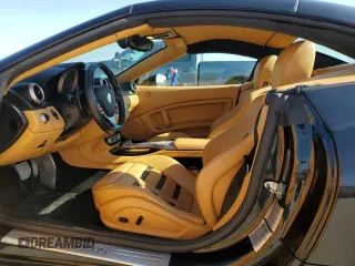 2010 Ferrari California z VIN ZFF65LJA9A0174625, wystawiony jako Copart lot #77766884 z przebiegiem 28 829 mil mil oraz Szkody całkowita. Historia ofert i sprzedaży dostępna na DreamBid. Obrazek 7.