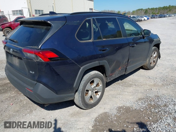 2021 Toyota RAV4 XLE with VIN JTMW1RFV9MD070870, listed as a IAAI auction lot 41719312 with 576,675 mi miles. Bid and sale history available at carsss.com. Image 4.