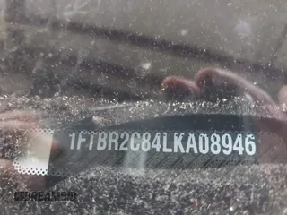 2020 Ford Transit Cargo z VIN 1FTBR2C84LKA08946, wystawiony jako IAAI lot #41716396 z przebiegiem 77 272 mil mil oraz . Historia ofert i sprzedaży dostępna na DreamBid. Obrazek 9.