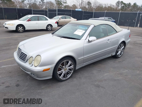 2001 Mercedes-Benz CLK 320 z VIN WDBLK65G81T083711, wystawiony jako IAAI lot #41197334 z przebiegiem 215 544 mil mil oraz . Historia ofert i sprzedaży dostępna na DreamBid. Obrazek 17.