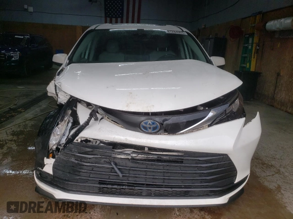2021 Toyota Sienna LE with VIN 5TDBSKFCXMS023725, listed as a Copart auction lot 81284903 with Not provided miles and Salvage title. Bid and sale history available at DreamBid. Image 5.