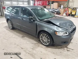 2010 Volvo V50 with VIN YV1382MW4A2521366, listed as a IAAI auction lot 41355960 with 242,749 mi miles. Bid and sale history available at carsss.com. Image 1.