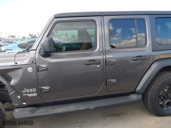 2020 Jeep Wrangler Unlimited Sport Altitude with VIN 1C4HJXDN4LW345855, listed as a IAAI auction lot 41550171 with 27,995 mi miles. Bid and sale history available at carsss.com. Image 15.