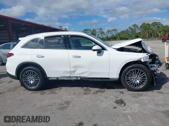 2025 Mercedes-Benz GLC 300 z VIN W1NKM4HB3SF237083, wystawiony jako IAAI lot #41666241 z przebiegiem Nie podano mil oraz . Historia ofert i sprzedaży dostępna na DreamBid. Obrazek 13.