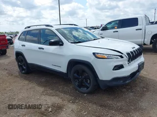2017 Jeep Cherokee Altitude z VIN 1C4PJLAS2HW607099, wystawiony jako IAAI lot #42029624 z przebiegiem 130 942 mil mil oraz . Historia ofert i sprzedaży dostępna na DreamBid. Obrazek 1.
