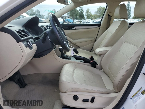 2014 Volkswagen Passat Wolfsburg Edition z VIN 1VWAT7A3XEC021986, wystawiony jako Copart lot #48819995 z przebiegiem 125 699 mil mil oraz Szkoda całkowita • Salvage title. Historia ofert i sprzedaży dostępna na DreamBid. Obrazek 7.