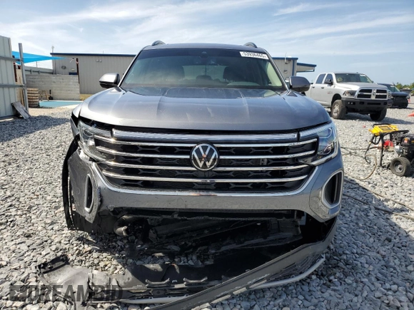 2024 Volkswagen Atlas SE with VIN 1V2JR2CA3RC570756, listed as a Copart auction lot 53936465 with 7,956 mi miles and Salvage title. Bid and sale history available at DreamBid. Image 5.