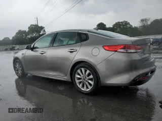 2017 Kia Optima LX z VIN 5XXGT4L35HG133558, wystawiony jako Copart lot #57454245 z przebiegiem 264 541 mil mil oraz Szkoda całkowita • Salvage title. Historia ofert i sprzedaży dostępna na DreamBid. Obrazek 2.