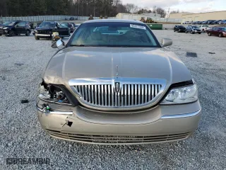 2004 Lincoln Town Car Signature with VIN 1LNHM81W84Y652800, listed as a Copart auction lot 42411335 with 110,758 mi miles and Salvage Title. Bid and sale history available at carsss.com. Image 5.